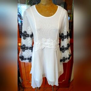 Pretty Angel Dress in Black and White